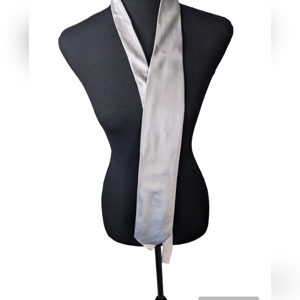 Hugo Boss metallic silver silk tie made in italy